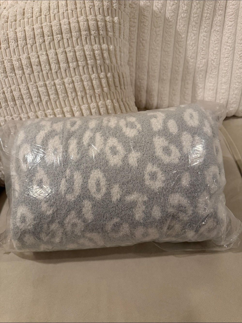 NEW Cozy Plush Leopard Throw Blanket - Cream & Gray